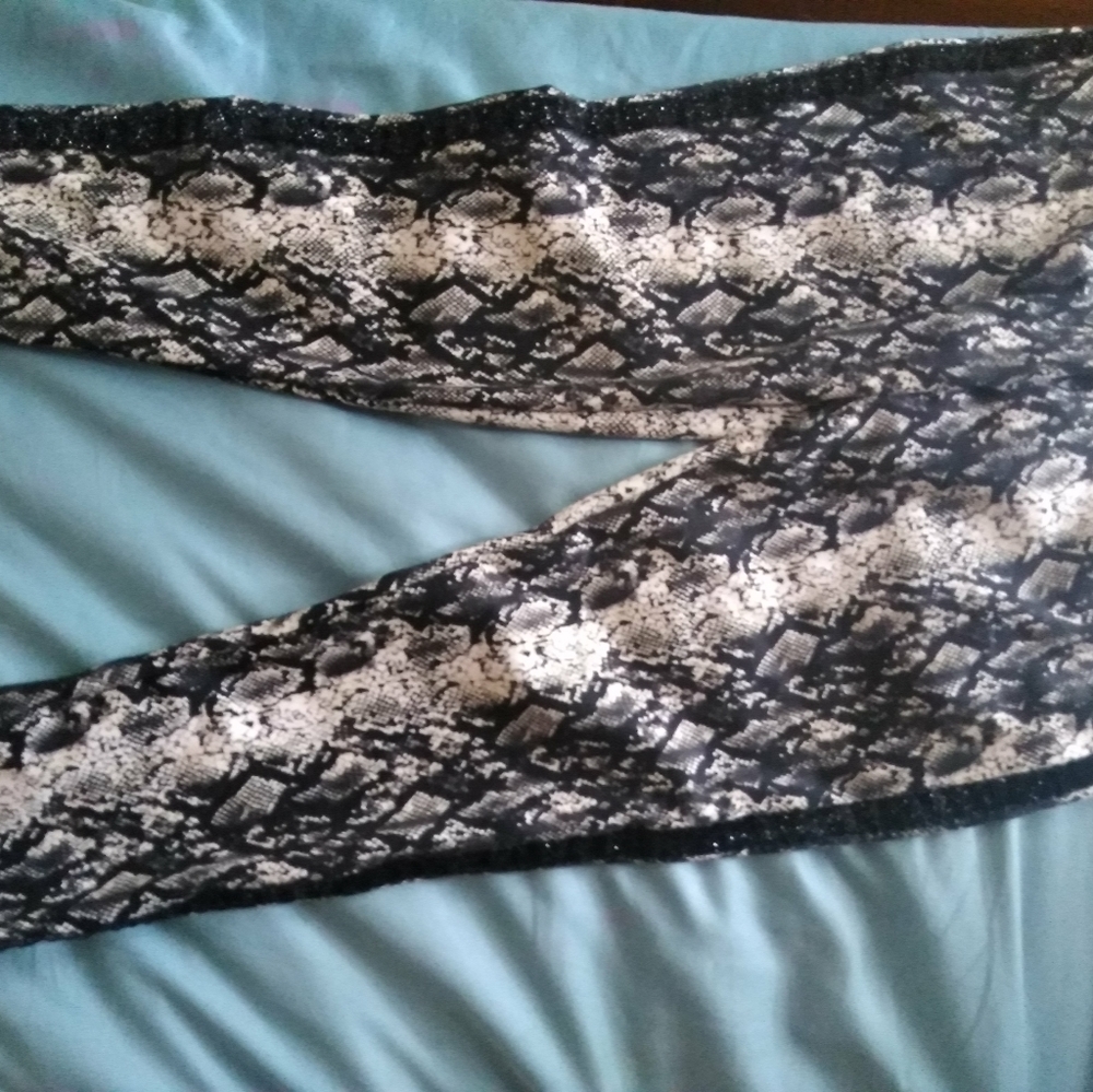 Clothes - Picture 5 of 16